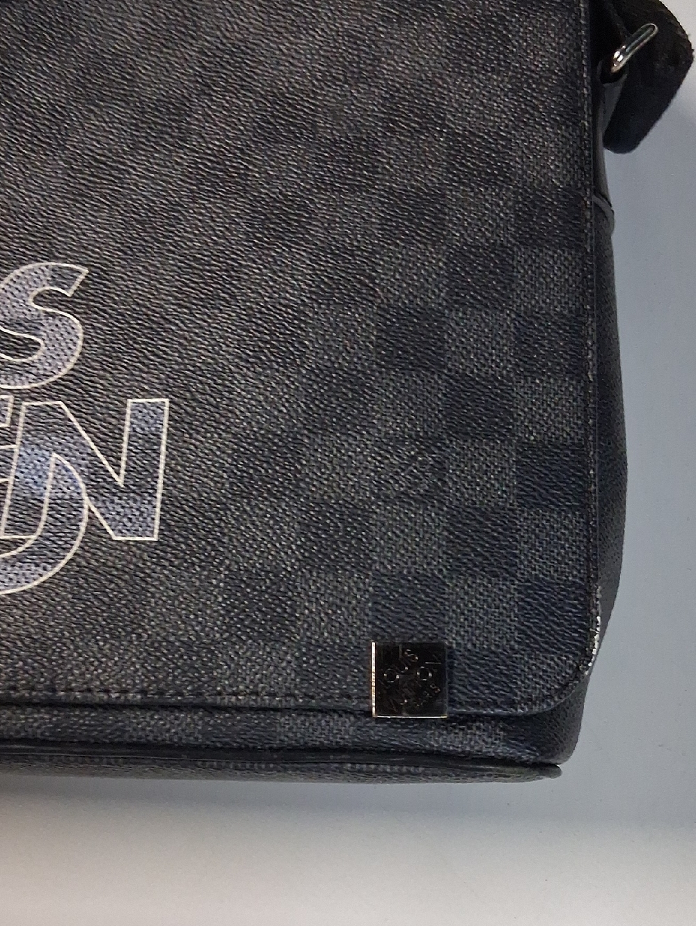 Louis Vuitton District Messenger PM Damier Graphite - Picture 6 of 9